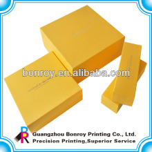 Cajas de regalo elegantes simples amarillas para empaquetar